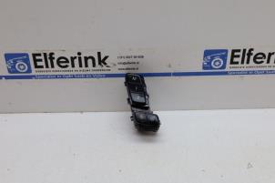 Gebruikte Schakelaar Stoelverstelling Volvo V90 II (PW) 2.0 B5 Mild Hybrid Geartronic 16V Prijs € 25,00 Margeregeling aangeboden door Auto Demontage Elferink B.V.