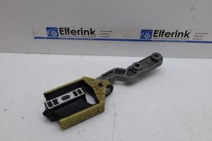 Gebruikte Motorrubber Volvo V90 II (PW) 2.0 B5 Mild Hybrid Geartronic 16V Prijs € 50,00 Margeregeling aangeboden door Auto Demontage Elferink B.V.