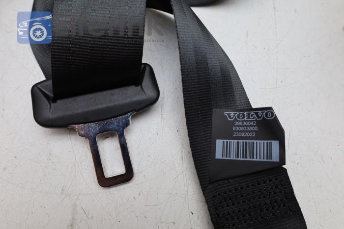 Rear seatbelt, left Volvo V90