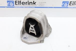 Gebruikte Motorrubber Volvo V90 II (PW) 2.0 B5 Mild Hybrid Geartronic 16V Prijs € 40,00 Margeregeling aangeboden door Auto Demontage Elferink B.V.