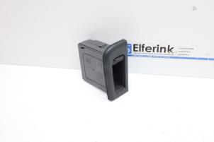 Gebruikte Opbergvak Volvo S80 (TR/TS) 2.4 SE 20V 170 Prijs € 25,00 Margeregeling aangeboden door Auto Demontage Elferink B.V.