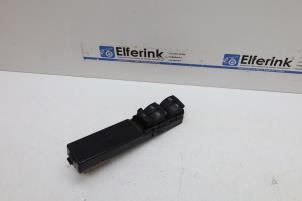 Gebruikte Raam schakelaar elektrisch Saab 9-3 Sport Estate (YS3F) 2.0t 16V Prijs € 40,00 Margeregeling aangeboden door Auto Demontage Elferink B.V.