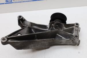 Gebruikte Dynamosteun onder Saab 9-5 Estate (YS3E) 2.3 Turbo 16V Aero TS Prijs € 50,00 Margeregeling aangeboden door Auto Demontage Elferink B.V.