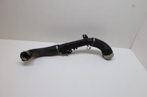 Gebruikte Intercooler Buis Volvo V40 (MV) 2.0 D3 16V Prijs € 75,00 Margeregeling aangeboden door Auto Demontage Elferink B.V.