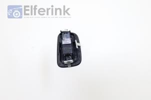 Gebruikte Schakelaar Elektrisch Raam Volvo V60 II (ZW) 2.0 D3 16V Prijs € 25,00 Margeregeling aangeboden door Auto Demontage Elferink B.V.