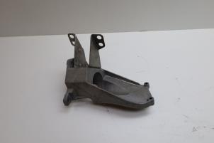 Gebruikte Uitlaatsteun Volvo V60 II (ZW) 2.0 D3 16V Prijs € 25,00 Margeregeling aangeboden door Auto Demontage Elferink B.V.