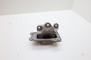 Gebruikte Motorrubber Volvo V60 II (ZW) 2.0 D3 16V Prijs € 50,00 Margeregeling aangeboden door Auto Demontage Elferink B.V.