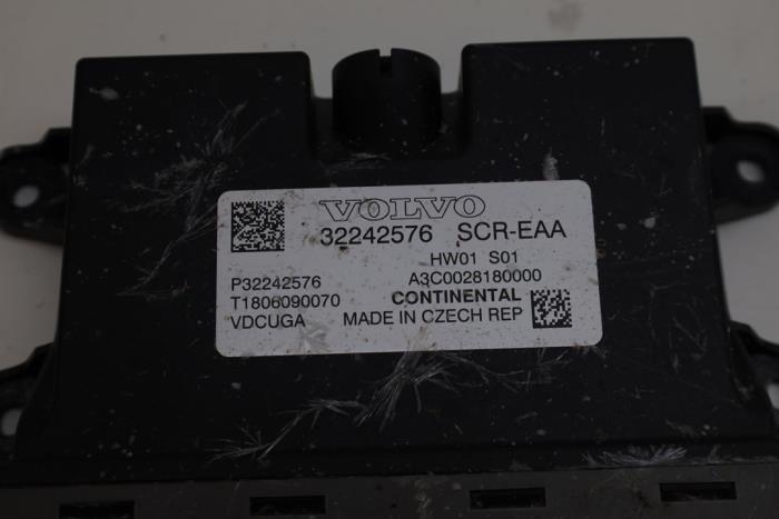 Adblue Computer van een Volvo V40 (MV) 2.0 D3 16V 2018