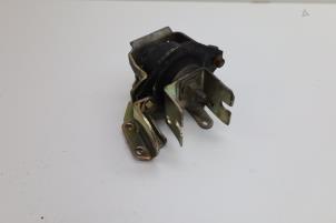 Gebruikte Motorrubber Saab 900 I 2.0 i 16V Prijs € 25,00 Margeregeling aangeboden door Auto Demontage Elferink B.V.