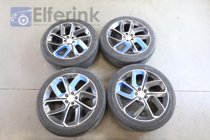 Set of wheels + tyres Lynk & Co 01