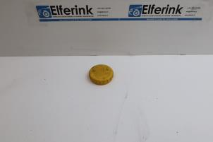 Gebruikte Expansievat dop Saab 9-3 I (YS3D) 2.2 TiD 16V Prijs € 25,00 Margeregeling aangeboden door Auto Demontage Elferink B.V.