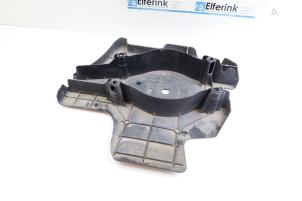 Gebruikte Bodem beschermplaat Lynk &amp; Co 01 1.5 PHEV Prijs € 25,00 Margeregeling aangeboden door Auto Demontage Elferink B.V.