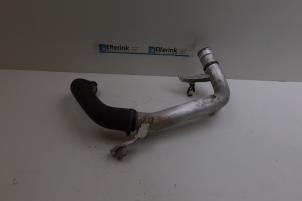 Gebruikte Intercooler Buis Volvo V60 II (ZW) 2.0 D3 16V Prijs € 75,00 Margeregeling aangeboden door Auto Demontage Elferink B.V.