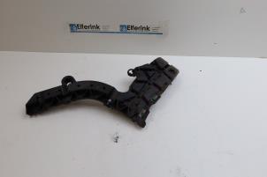 Gebruikte Bumpersteun links-achter Volvo V60 II (ZW) 2.0 D3 16V Prijs € 30,00 Margeregeling aangeboden door Auto Demontage Elferink B.V.