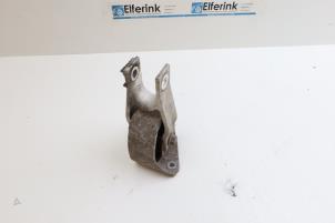 Gebruikte Motorsteun Volvo V60 II (ZW) 2.0 D3 16V Prijs € 50,00 Margeregeling aangeboden door Auto Demontage Elferink B.V.