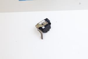 Gebruikte Alarm hartslag sensor Volvo V60 II (ZW) 2.0 D3 16V Prijs € 50,00 Margeregeling aangeboden door Auto Demontage Elferink B.V.