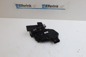 Gebruikte Slotmechaniek Portier 4Deurs links-voor Volvo V50 (MW) 1.8 16V Prijs € 75,00 Margeregeling aangeboden door Auto Demontage Elferink B.V.