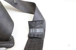 Gebruikte Veiligheidsgordel midden-achter Volvo V70 (SW) 2.4 D5 20V Prijs € 100,00 Margeregeling aangeboden door Auto Demontage Elferink B.V.
