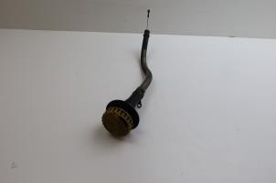 Gebruikte Peilstok Olie Saab 9-5 (YS3E) 2.3t 16V Prijs € 25,00 Margeregeling aangeboden door Auto Demontage Elferink B.V.