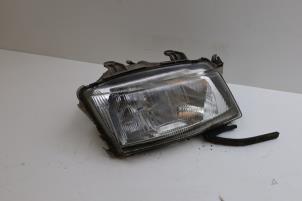 Gebruikte Rechter Koplamp Saab 900 II (YS3D) 2.5 SE V6 24V Prijs € 40,00 Margeregeling aangeboden door Auto Demontage Elferink B.V.