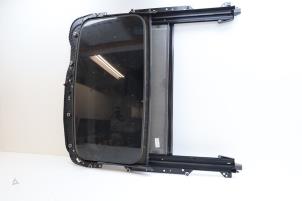 Gebruikte Schuifdak Volvo V70 (BW) 2.0 T4 16V Prijs € 250,00 Margeregeling aangeboden door Auto Demontage Elferink B.V.