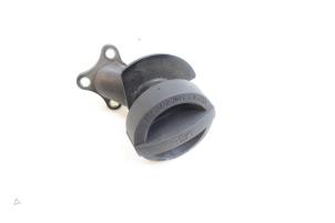 Gebruikte Olie vulpijp Volvo V60 I (FW/GW) 2.4 D6 20V Plug-in Hybrid AWD Prijs € 25,00 Margeregeling aangeboden door Auto Demontage Elferink B.V.