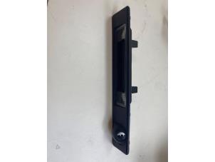 Gebruikte Handgreep Achterklep Lynk &amp; Co 01 1.5 PHEV Prijs € 80,00 Margeregeling aangeboden door Auto Demontage Elferink B.V.