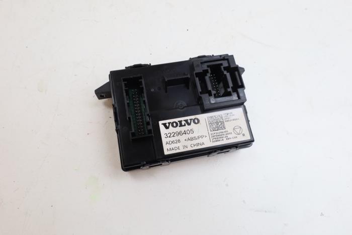 Gebruikte Computer Kachel Volvo XC40 (XZ) Recharge Twin 78 kWh Prijs € 50,00 Margeregeling aangeboden door Auto Demontage Elferink B.V.