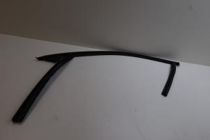 Gebruikte Portierrubber 4Deurs links-voor Volvo XC40 (XZ) Recharge Twin 78 kWh Prijs € 50,00 Margeregeling aangeboden door Auto Demontage Elferink B.V.