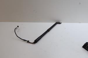 Gebruikte Kofferdekseldemper links-achter Volvo XC60 I (DZ) 2.4 D5 20V 220 AWD Prijs € 100,00 Margeregeling aangeboden door Auto Demontage Elferink B.V.