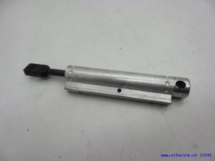 Gereviseerde Cabriodak cilinder Saab 9-3 03- Prijs € 272,25 Inclusief btw aangeboden door Auto Demontage Elferink B.V.