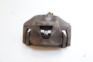 Gebruikte Remklauw (Tang) links-voor Volvo V40 (MV) 2.0 D4 16V Prijs € 65,00 Margeregeling aangeboden door Auto Demontage Elferink B.V.