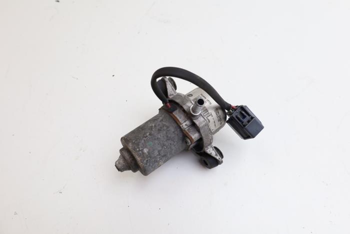 Gebruikte Vacuumpomp Rembekrachtiging Volvo S80 (AR/AS) 2.5 T Turbo 20V Prijs € 125,00 Margeregeling aangeboden door Auto Demontage Elferink B.V.