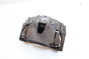 Gebruikte Remklauw (Tang) rechts-voor Volvo V60 I (FW/GW) 2.4 D6 20V Plug-in Hybrid AWD Prijs € 75,00 Margeregeling aangeboden door Auto Demontage Elferink B.V.