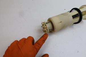 Gebruikte Benzinepomp Volvo V70 (GW/LW/LZ) 2.5 10V Prijs € 45,00 Margeregeling aangeboden door Auto Demontage Elferink B.V.