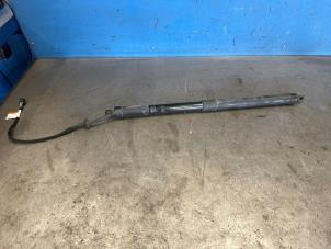 Gebruikte Kofferdekseldemper rechts-achter Volvo XC60 I (DZ) 2.4 D5 20V 220 AWD Autom. Prijs € 100,00 Margeregeling aangeboden door Auto Demontage Elferink B.V.