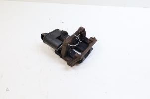 Gebruikte Remklauw (Tang) rechts-achter Volvo V60 I (FW/GW) 2.4 D6 20V Plug-in Hybrid AWD Prijs € 75,00 Margeregeling aangeboden door Auto Demontage Elferink B.V.