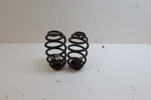 Gebruikte Schroefveer achter Saab 9-3 II (YS3F) 2.0T 16V Prijs € 50,00 Margeregeling aangeboden door Auto Demontage Elferink B.V.