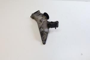 Gebruikte Dynamosteun onder Saab 9-5 Estate (YS3E) 2.3 Turbo 16V Aero TS Prijs € 40,00 Margeregeling aangeboden door Auto Demontage Elferink B.V.