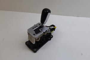 Gebruikte Versnellingspook Volvo V70 (BW) 2.4 D5 20V 205 Prijs € 100,00 Margeregeling aangeboden door Auto Demontage Elferink B.V.