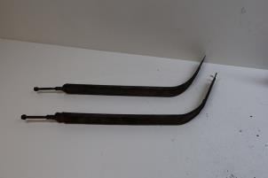 Gebruikte Tank Band Saab 900 I Combi Coupé 2.0 Turbo 16V Prijs € 50,00 Margeregeling aangeboden door Auto Demontage Elferink B.V.