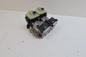 Gebruikte Oliepomp Lynk &amp; Co 01 1.5 PHEV Prijs € 230,00 Margeregeling aangeboden door Auto Demontage Elferink B.V.