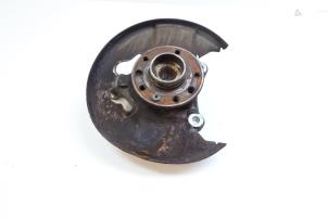 Gebruikte Fusee rechts-voor Saab 9-5 Estate (YS3E) 2.3 Turbo 16V Prijs € 50,00 Margeregeling aangeboden door Auto Demontage Elferink B.V.