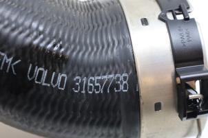 Intercooler Buis van een Volvo XC60 II (UZ) 2.0 T5 16V AWD 2021