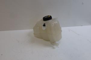 Gebruikte Expansievat Volvo XC60 II (UZ) 2.0 T5 16V AWD Prijs € 25,00 Margeregeling aangeboden door Auto Demontage Elferink B.V.