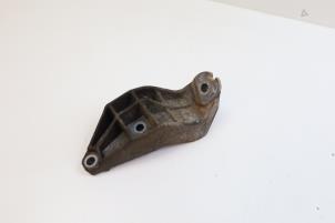 Gebruikte Versnellingsbak Steun Saab 9-3 I (YS3D) 2.0t 16V Ecopower Prijs € 25,00 Margeregeling aangeboden door Auto Demontage Elferink B.V.