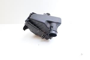 Gebruikte Luchtfilterhuis Volvo V70 (BW) 2.0 D 16V Prijs € 50,00 Margeregeling aangeboden door Auto Demontage Elferink B.V.