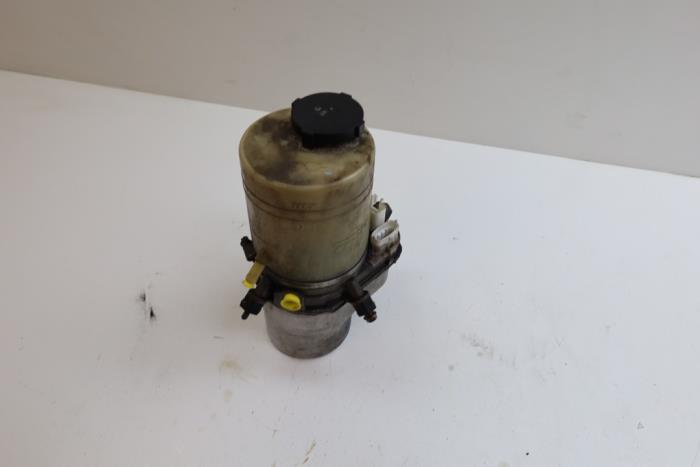Gebruikte Servopomp Opel Vectra C 1.8 16V Prijs € 75,00 Margeregeling aangeboden door Auto Demontage Elferink B.V.