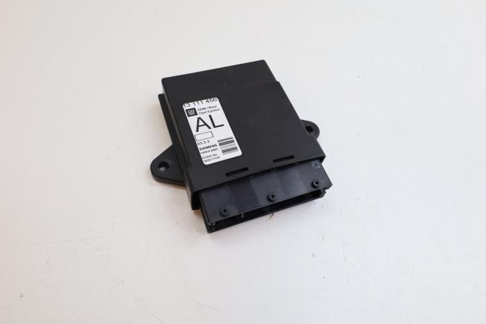 Gebruikte Central electronic module Opel Vectra C 1.8 16V Prijs € 25,00 Margeregeling aangeboden door Auto Demontage Elferink B.V.