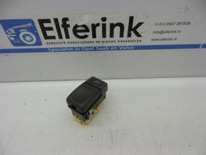 Gebruikte Mistlamp Schakelaar Volvo C70 (NK) 2.3 T5 20V Prijs € 25,00 Margeregeling aangeboden door Auto Demontage Elferink B.V.